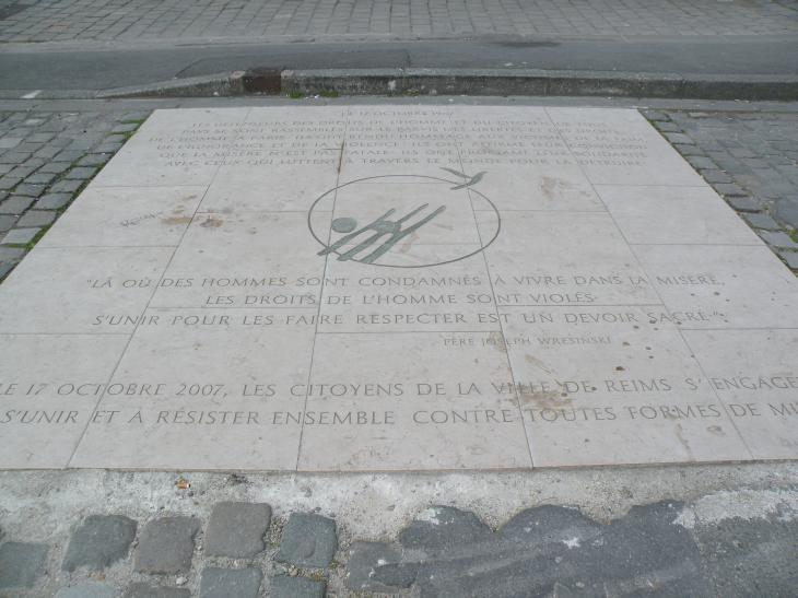  Monument des Droits de l'Homme